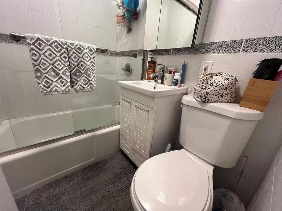Appartement Stylish & Lovely 2 Bedroom Midtown *
